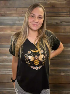 Bee Daisy V-Neck Tee