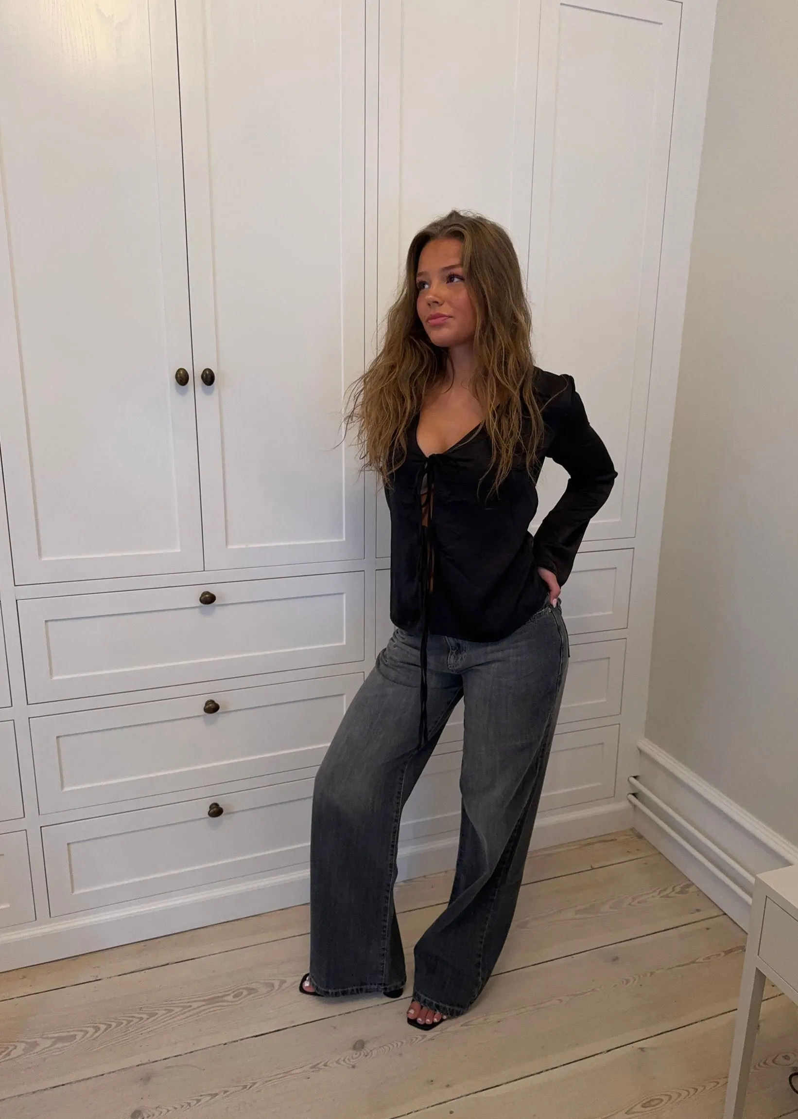 Penelopa blouse with tie details - Black