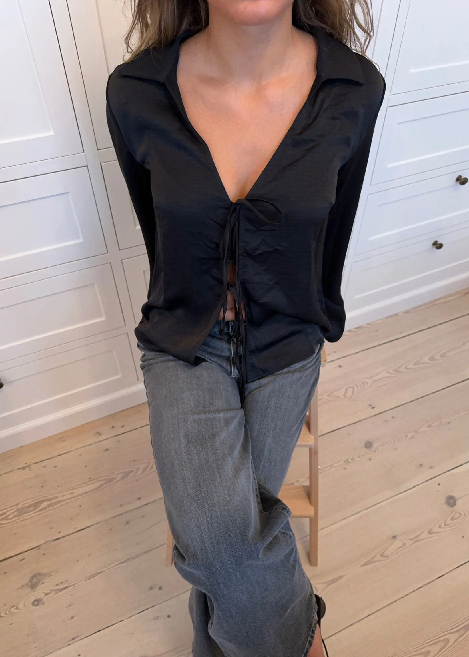 Penelopa blouse with tie details - Black