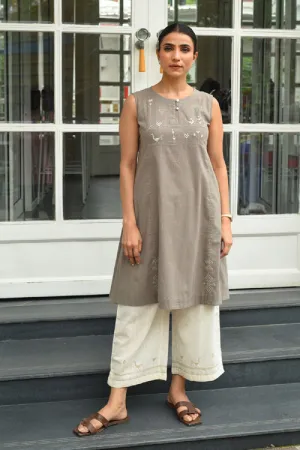 Rangsutra Bagh Cotton Sleeveless Grey Hand Embroidered Kurta