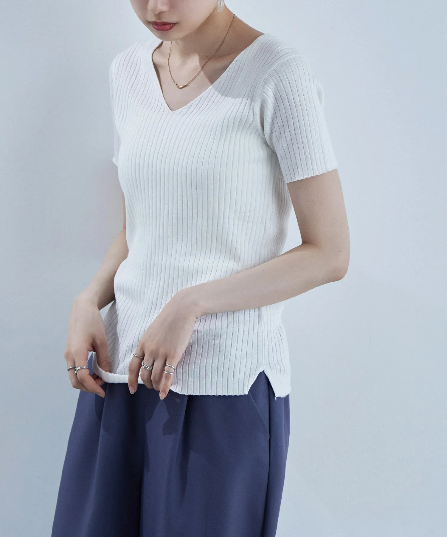 V-neck rib summer knit
