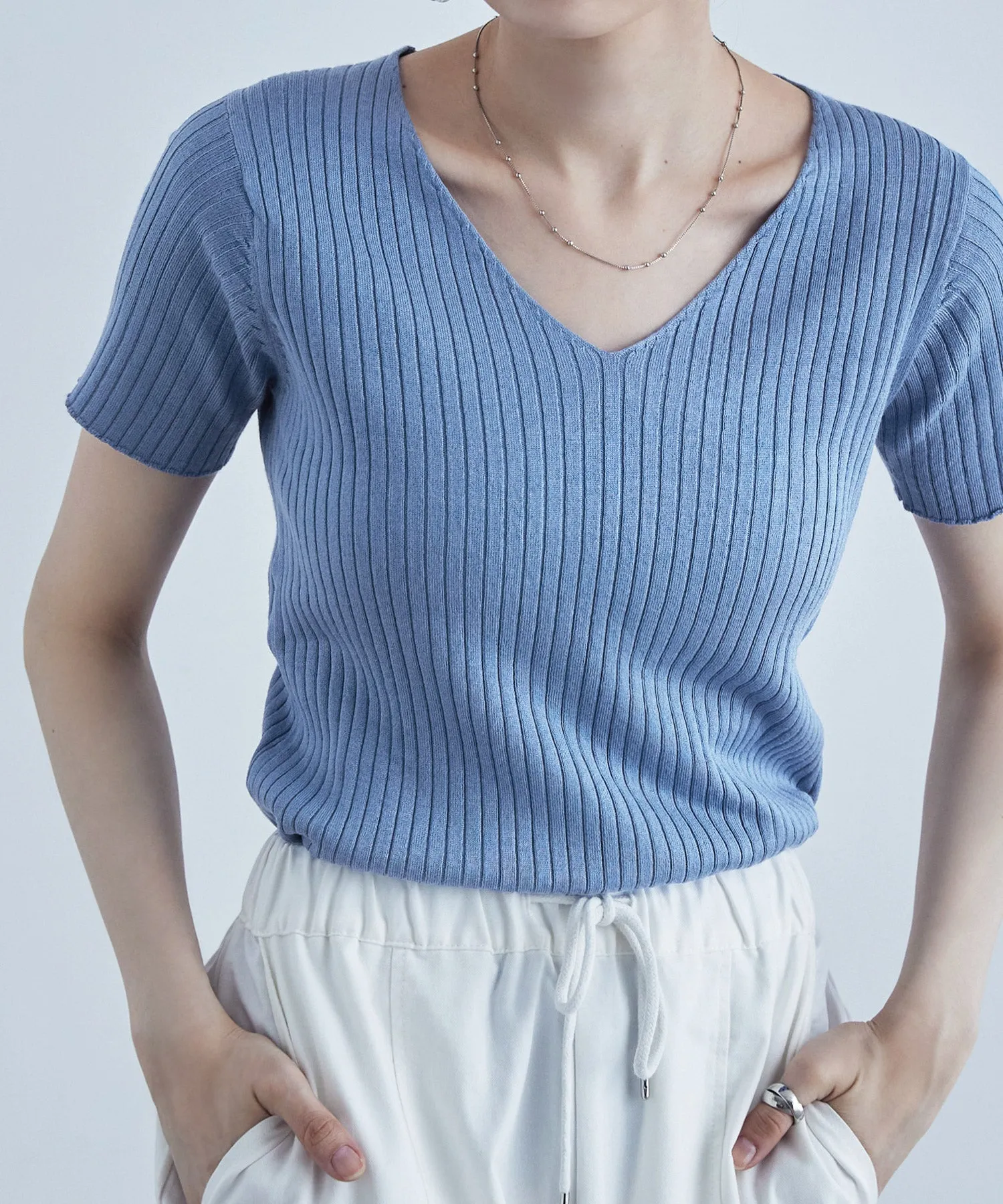 V-neck rib summer knit