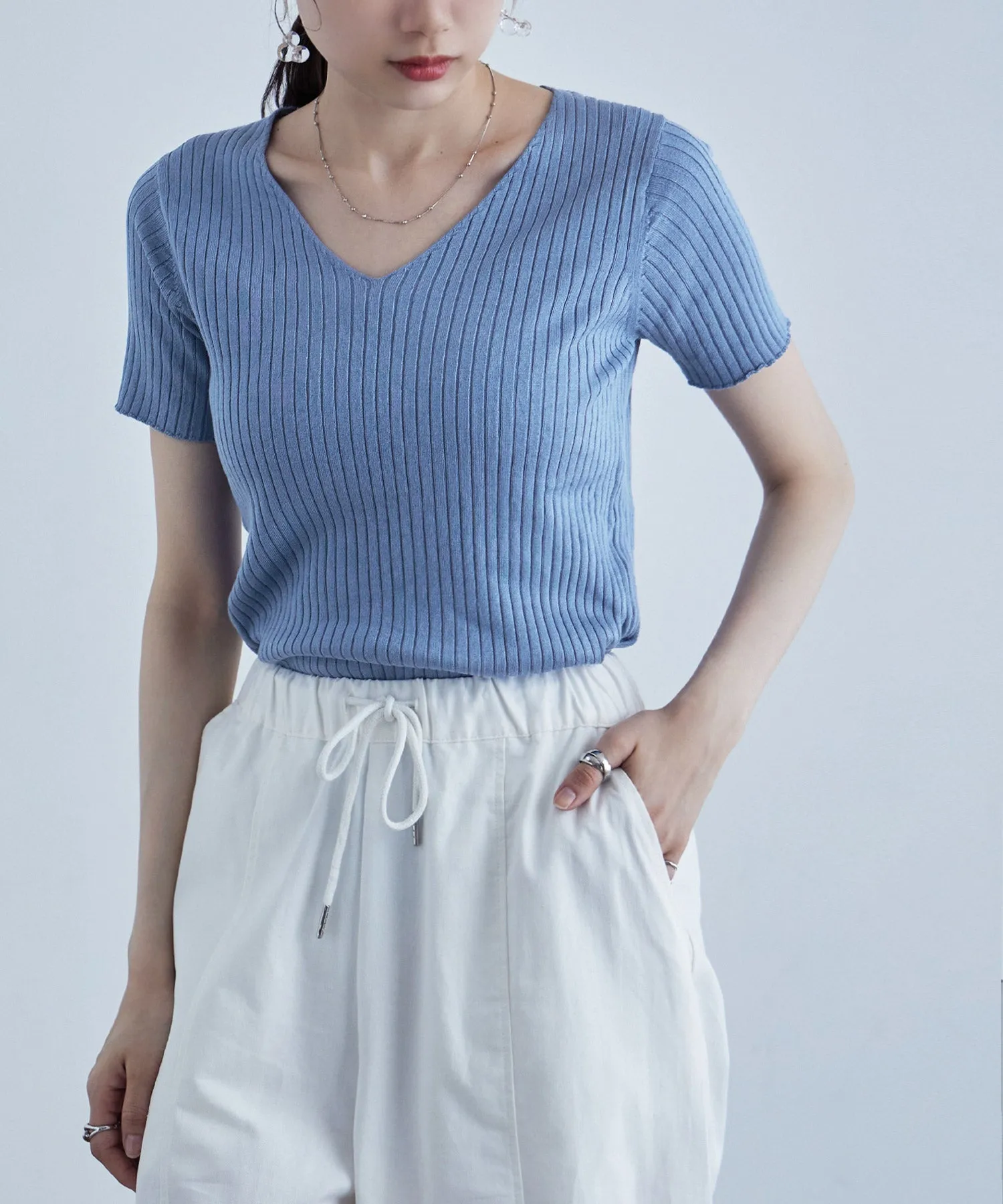 V-neck rib summer knit