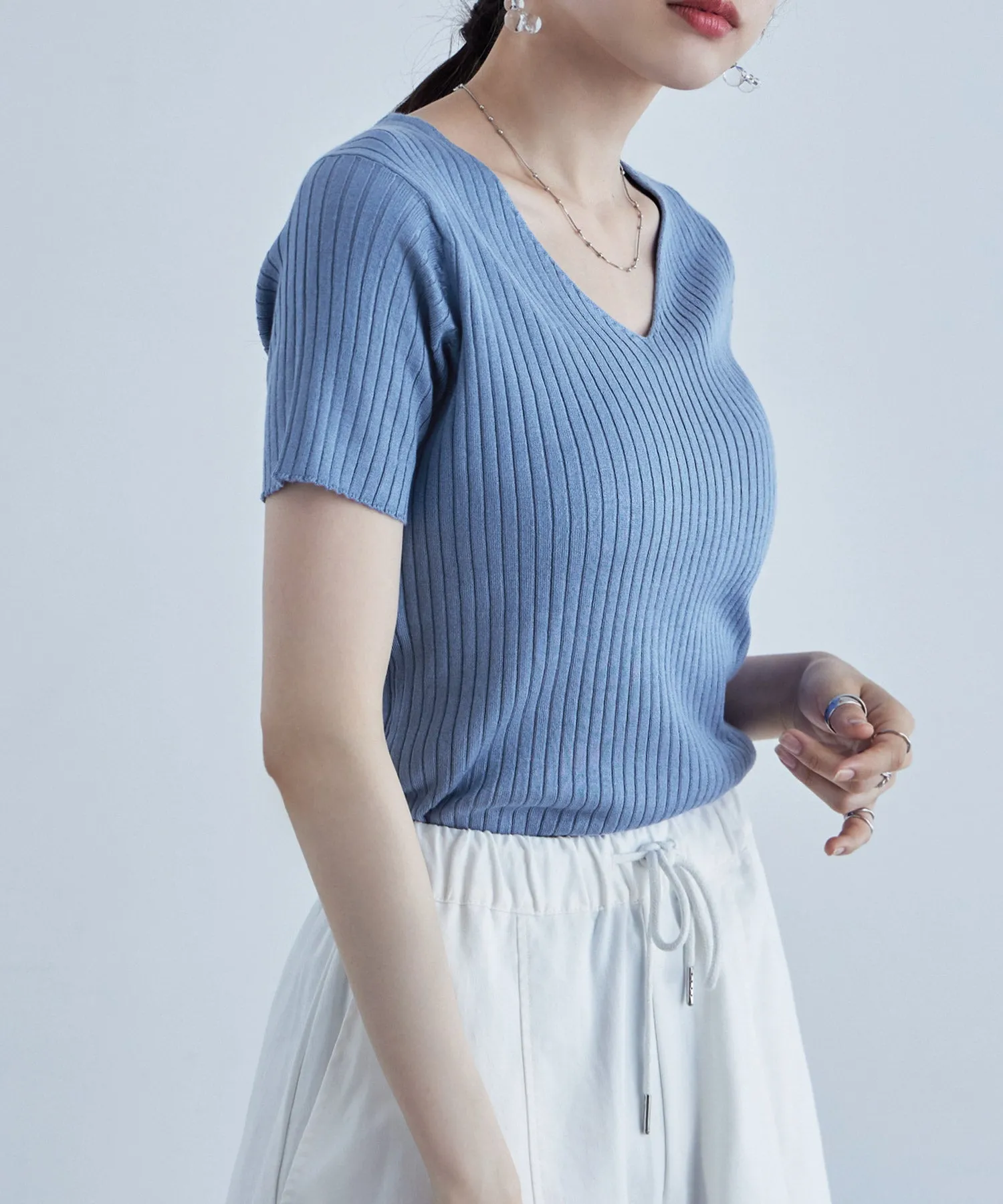 V-neck rib summer knit