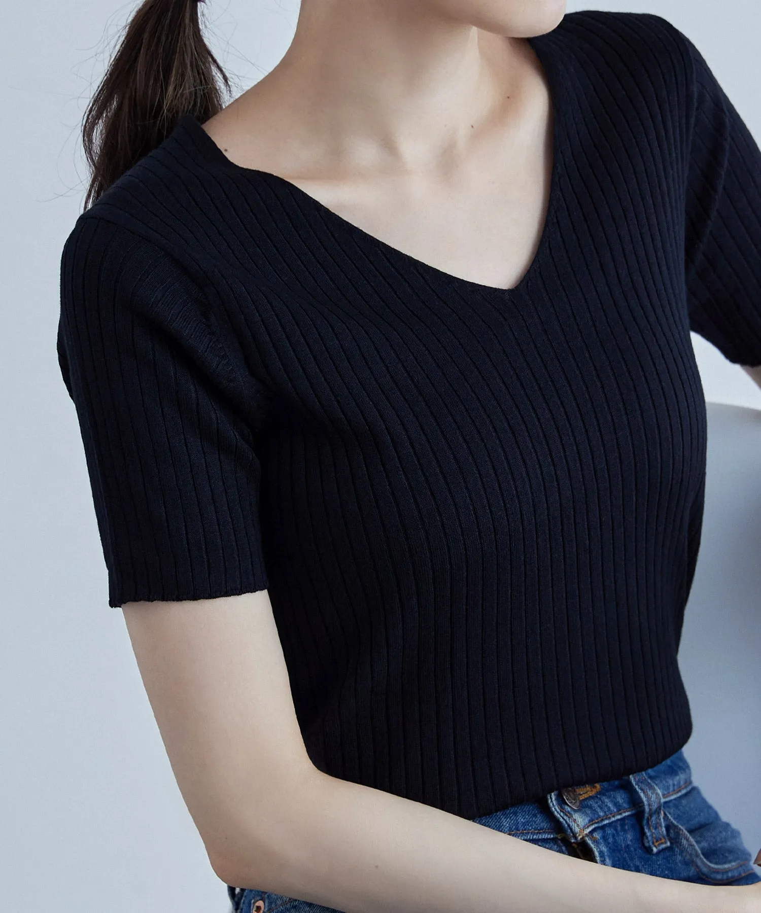 V-neck rib summer knit