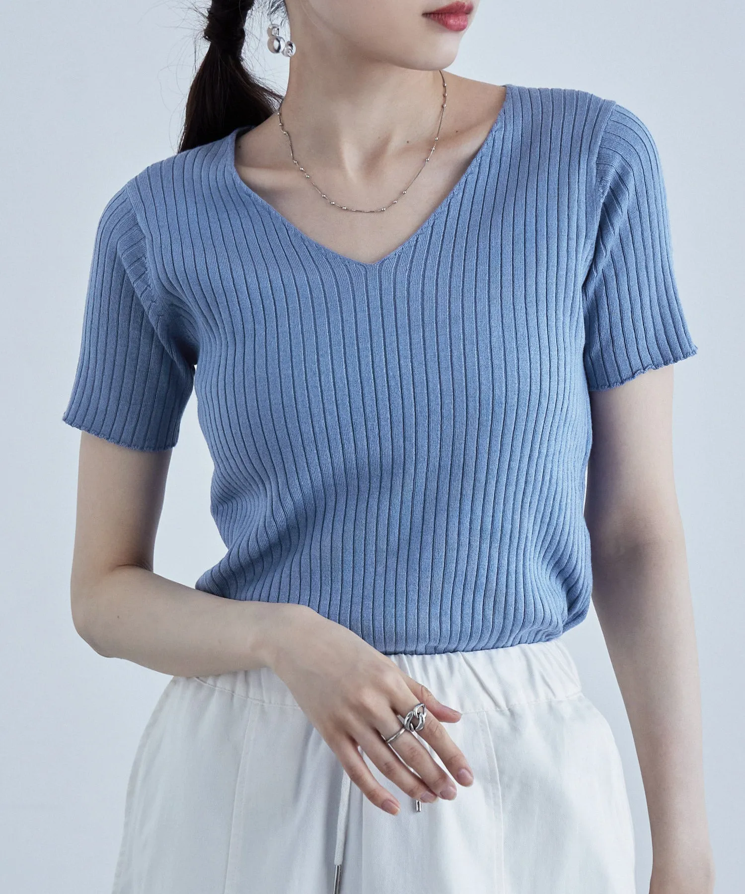 V-neck rib summer knit