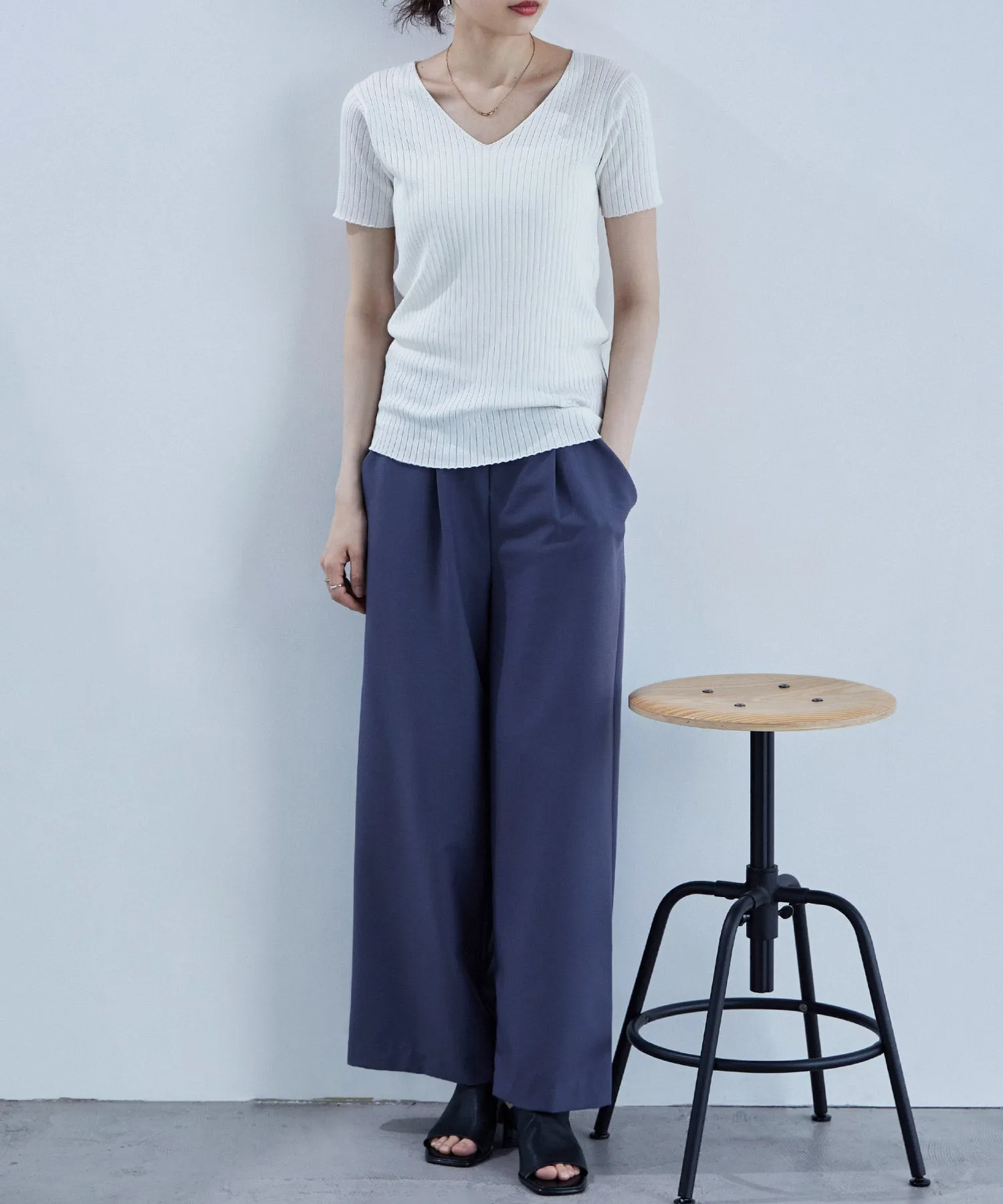 V-neck rib summer knit