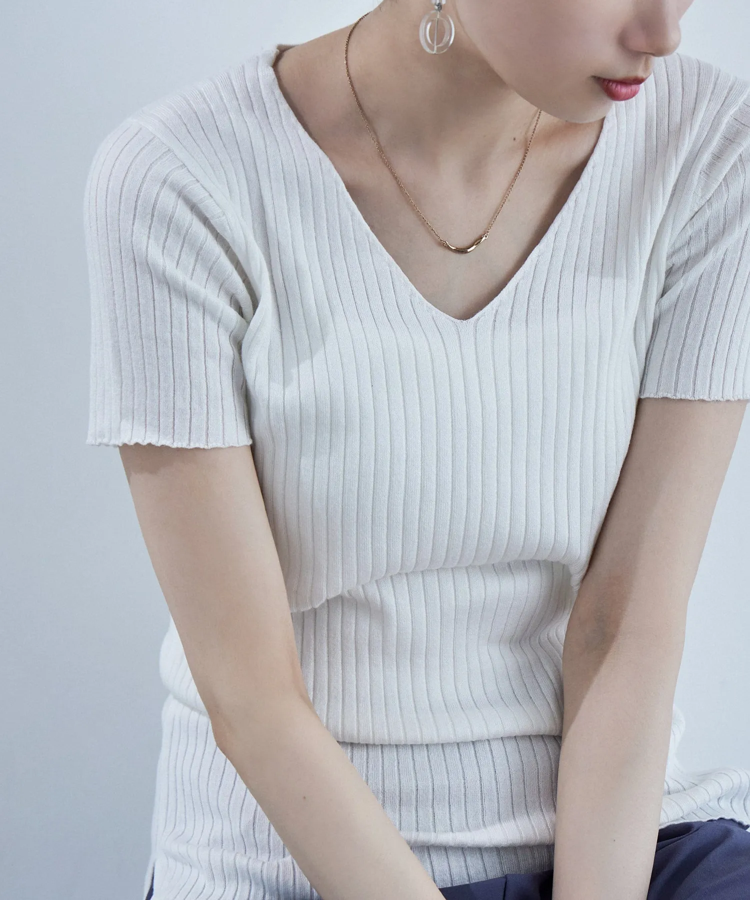V-neck rib summer knit
