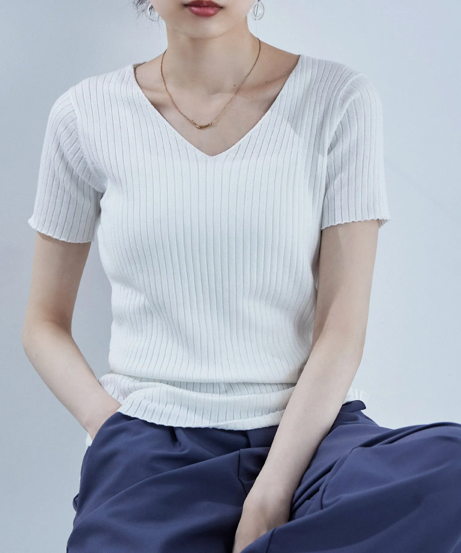 V-neck rib summer knit