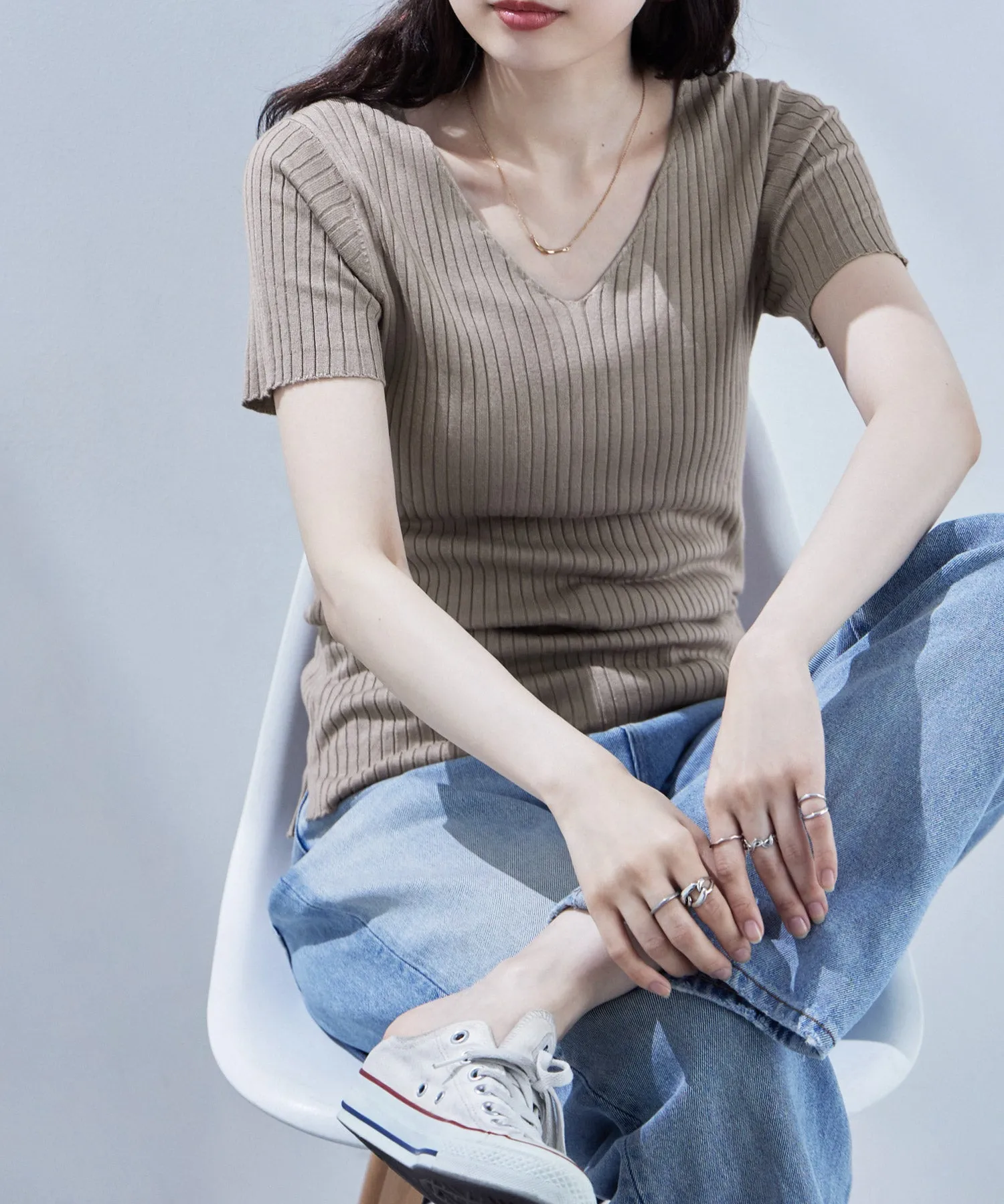 V-neck rib summer knit