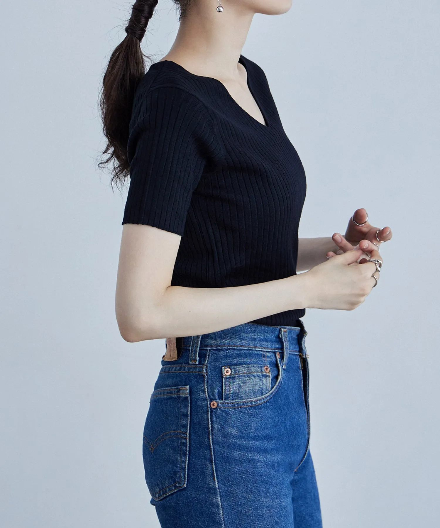 V-neck rib summer knit