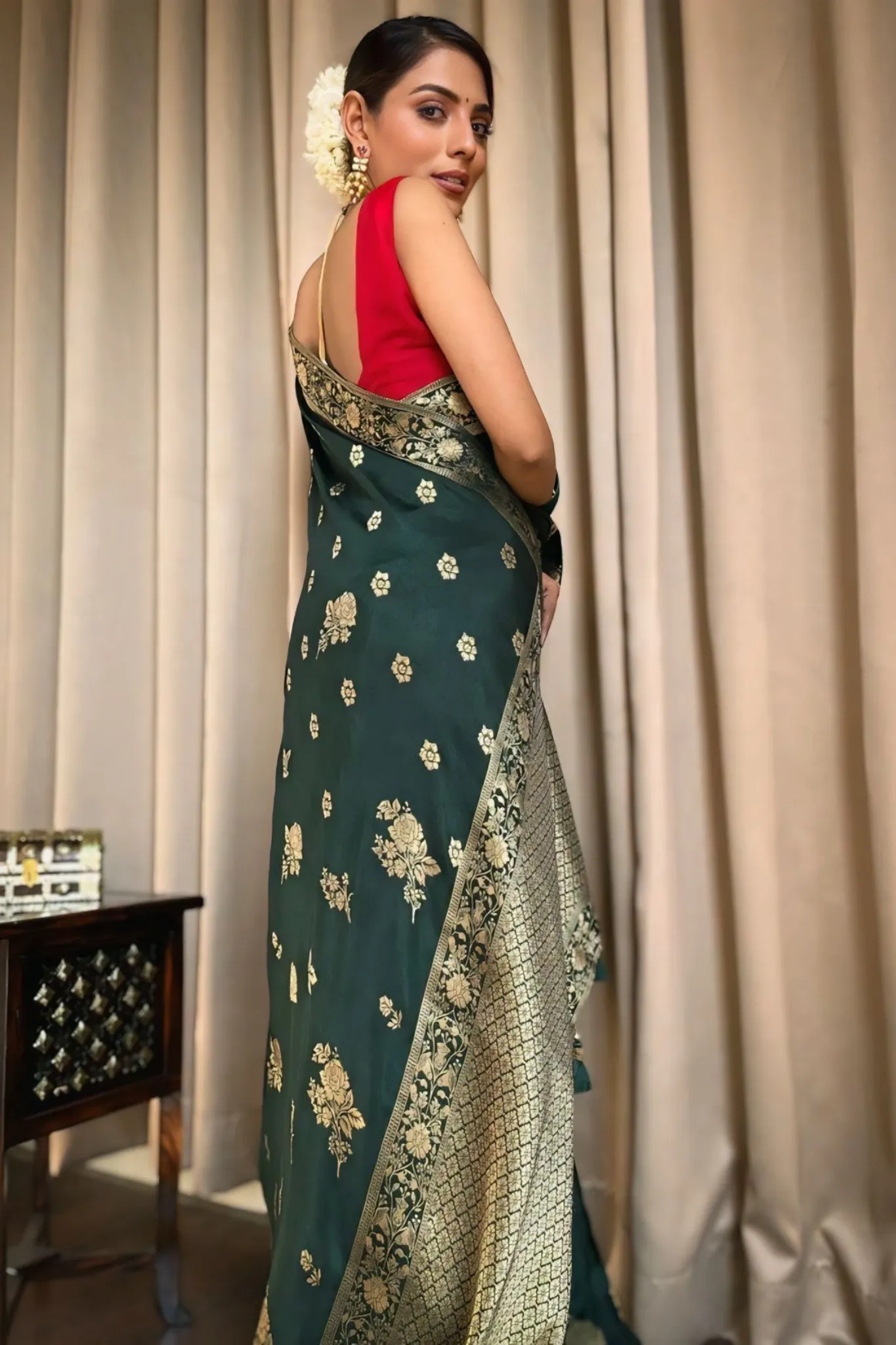 WOMEN BEUTIFUL JACQUARD DESIGN SILK SAREE