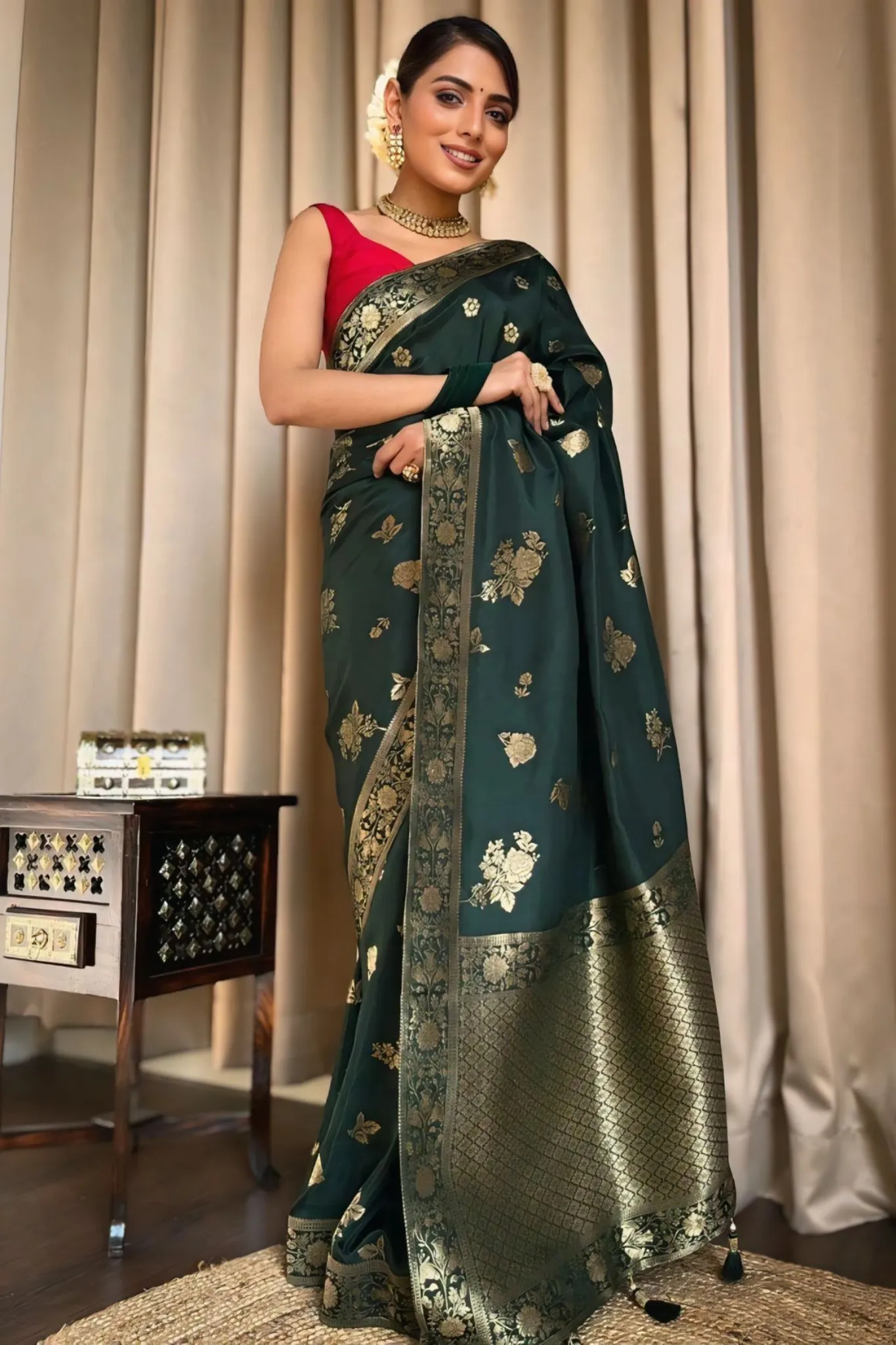 WOMEN BEUTIFUL JACQUARD DESIGN SILK SAREE